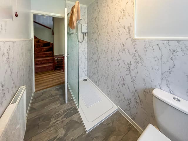 Bathroom | Glenmore Gardens, Weymouth