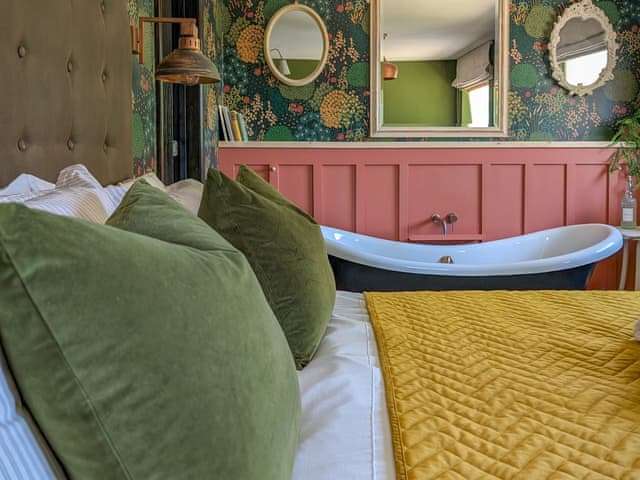 Double bedroom | Little Barn, Great Cheverell