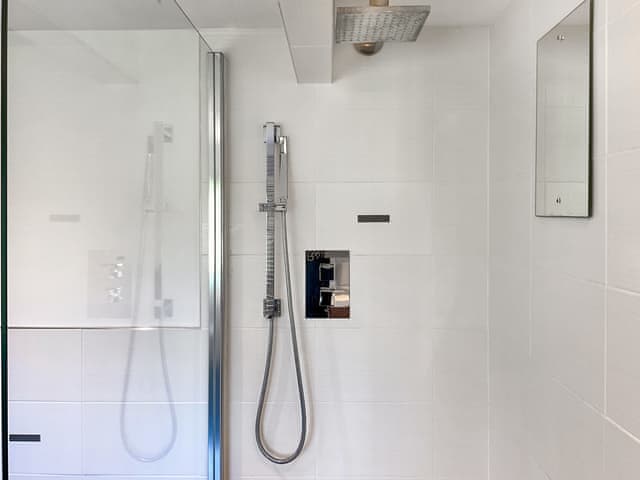 Bathroom | Rowdecroft Farm Cottage, Rowde