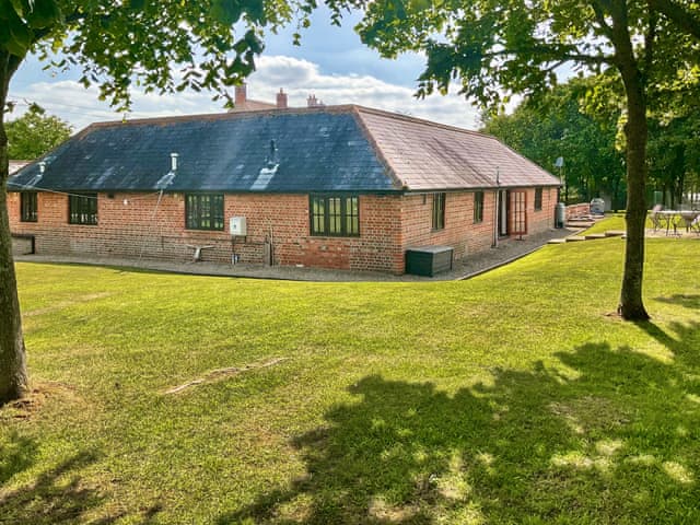 Exterior | Rowdecroft Farm Cottage, Rowde