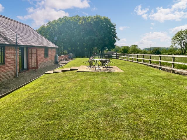 Outdoor | Rowdecroft Farm Cottage, Rowde