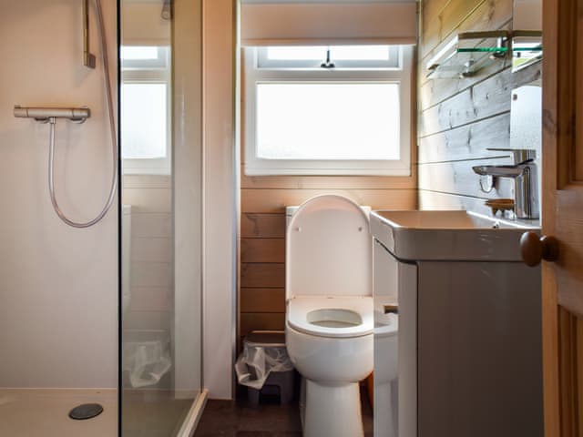 Bathroom | The Cabin - Rectory Farm, Northampton