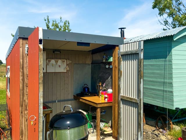 Exterior | Shepherds Hut - Rectory Farm, Northampton