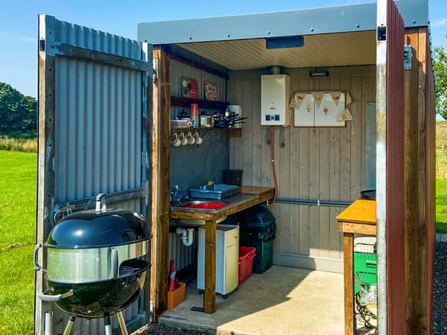 Exterior | Shepherds Hut - Rectory Farm, Northampton