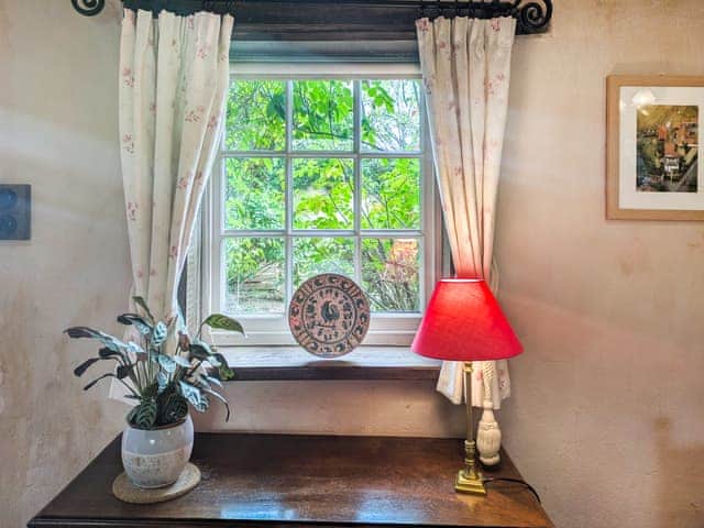 Daybed Window | Stable End - Wissett Place Cottages, Halesworth