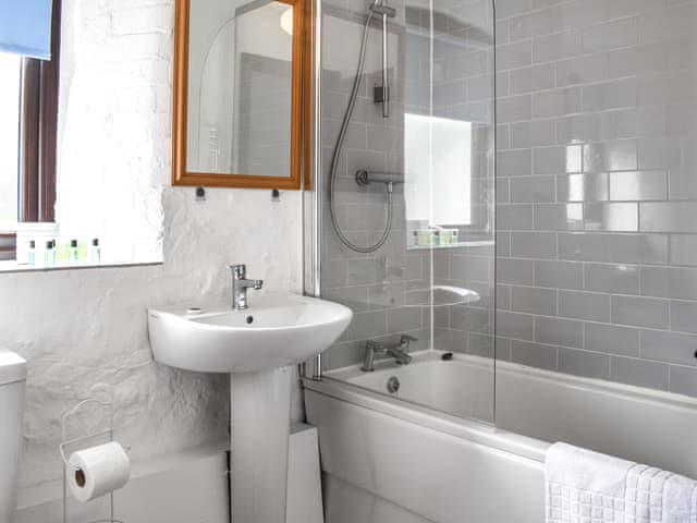 Bathroom | Crooklets Cottage, Bude