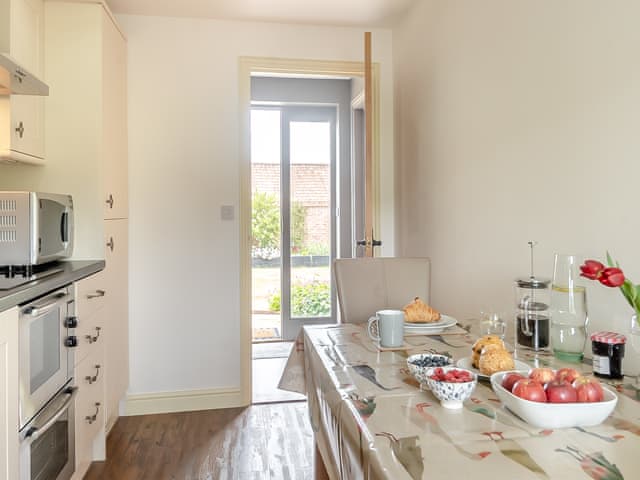 Kitchen/diner | Gosling Barn, Bergh Apton