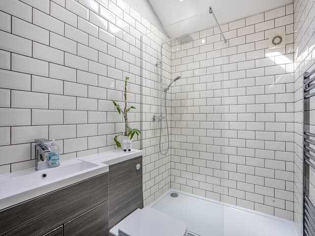 En-suite | Brandy Lodge - Tavern Cottages, Newsham, near Richmond