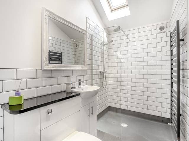 Shower room | Poppy Lodge - Tavern Cottages, Newsham, near Richmond