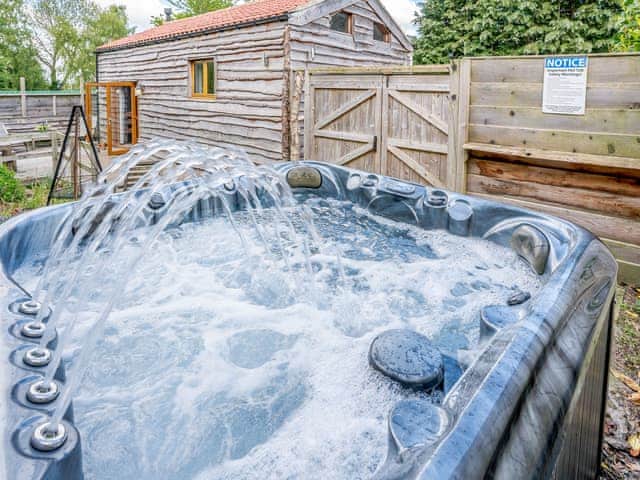 Hot tub | Poppy Lodge - Tavern Cottages, Newsham, near Richmond
