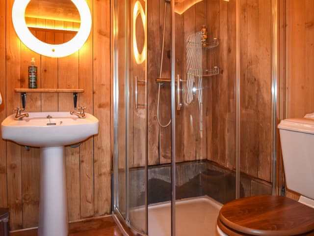 Shower room | Russet Yurt - Walnut Farm, Beaminster