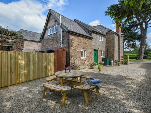 Sitting-out-area | Ford Farm, Ludlow