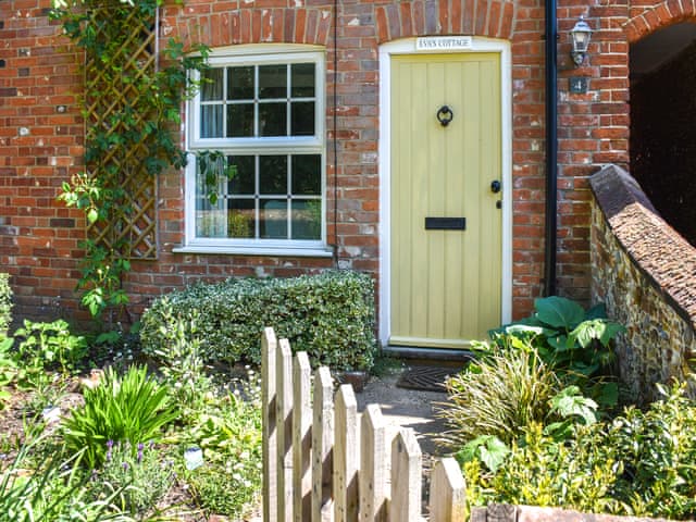 Exterior | Eva&rsquo;s Cottage, Wenhaston