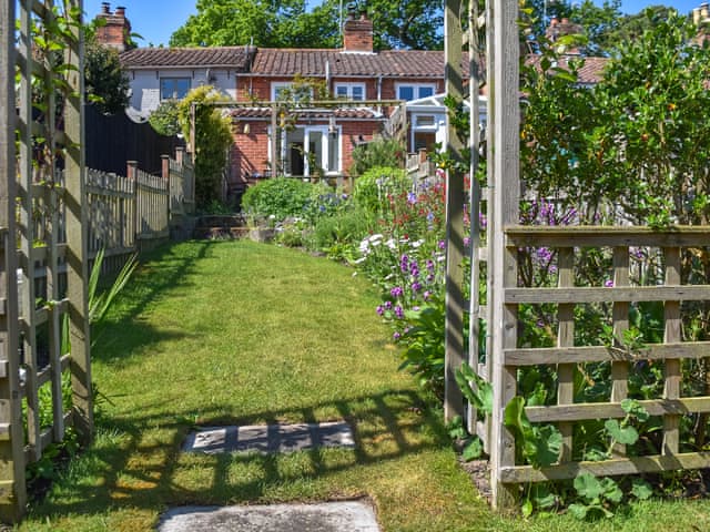 Garden | Eva&rsquo;s Cottage, Wenhaston