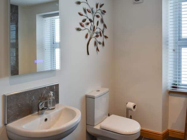 Bathroom | Stanley Terrace, Windermere