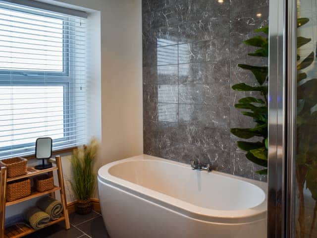 Bathroom | Stanley Terrace, Windermere