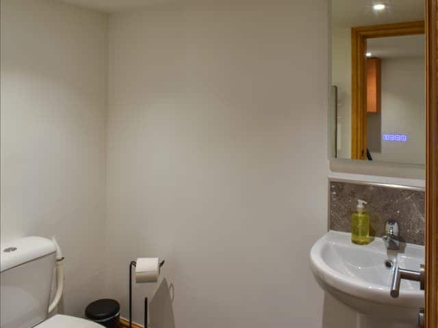 Bathroom | Stanley Terrace, Windermere