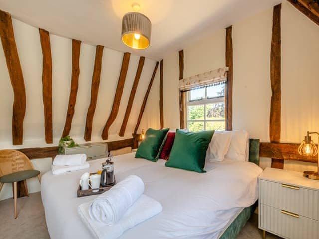 Double bedroom | Oak Tree Cottage, Quidenham
