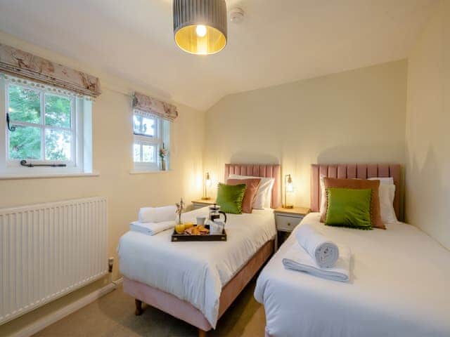Twin bedroom | Oak Tree Cottage, Quidenham