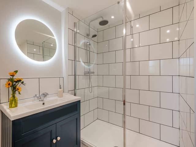 Bathroom | Oak Tree Cottage, Quidenham