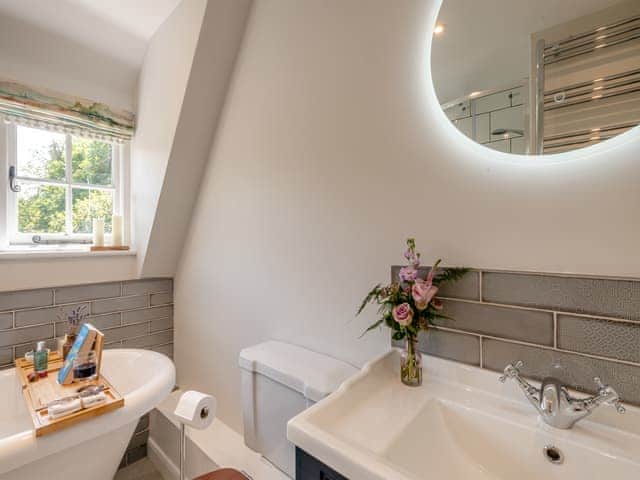 Bathroom | Oak Tree Cottage, Quidenham