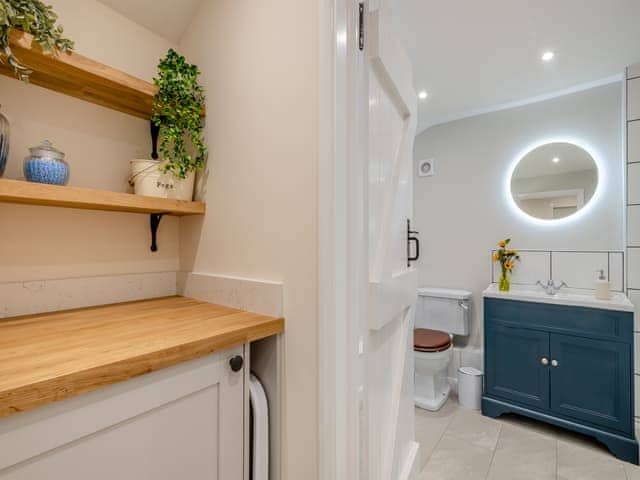 Bathroom | Oak Tree Cottage, Quidenham