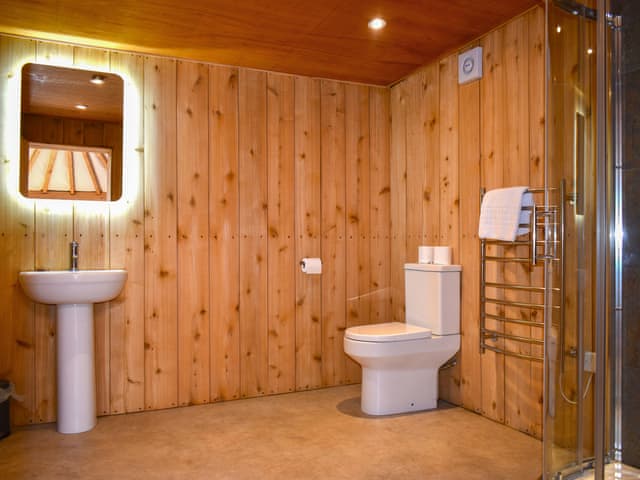 Bathroom | Hazel Roundhouse - Walnut Farm, Beaminster