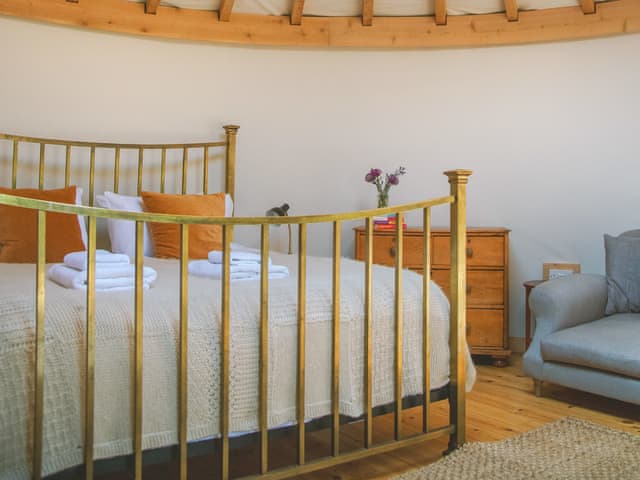 Double bedroom | Mistle Roundhouse - Walnut Farm, Beaminster