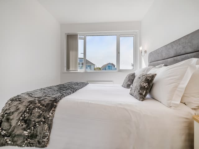Double bedroom | Ocean Breeze - Bonnie View Beach Apartments, Holywell Bay