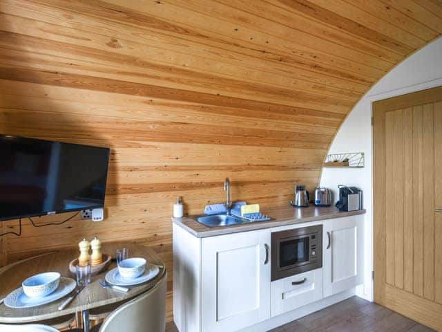Kitchen/diner | Sunset Holiday Pod - Coppice Farm, Church Stretton