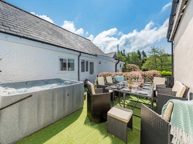 Outdoor area | Kingfisher - Maesydderwen Holiday Cottages, Llandeilo