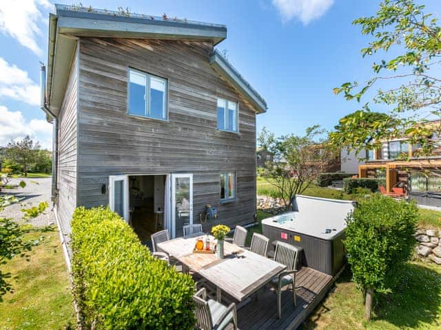 Sitting-out-area | Lodge 67 Una - St Ives Resort, Carbis Bay, near St Ives