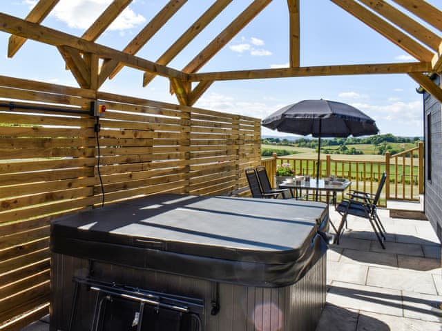 Jacuzzi | Yan - Holmescales Lodges, Kendal and Lakes Gateway