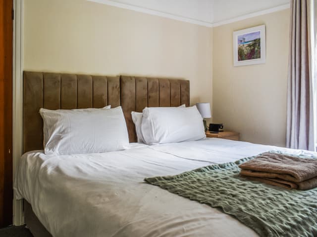 Double bedroom | 2 Le Dorney Villa - Le Dorney Villas, Par