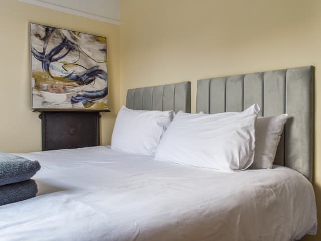 Double bedroom | 2 Le Dorney Villa - Le Dorney Villas, Par