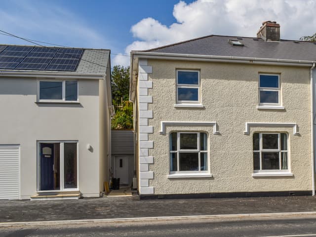 Exterior | 2 Le Dorney Villa - Le Dorney Villas, Par