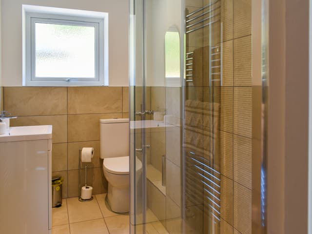 Bathroom | 3 Le Dorney Villa - Le Dorney Villas, Par