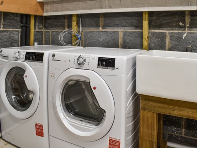 Utility room | 3 Le Dorney Villa - Le Dorney Villas, Par