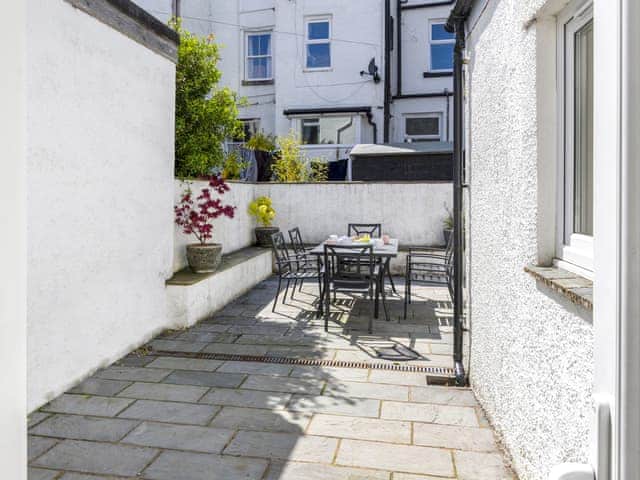 Enclosed courtyard with outdoor furnishings | Tommy&rsquo;s Cottage, Keswick