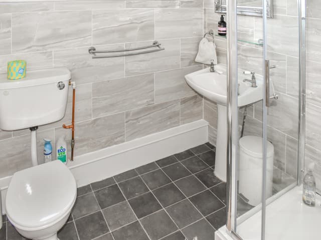 Bathroom | Skipper&rsquo;s Rest, East Cowes