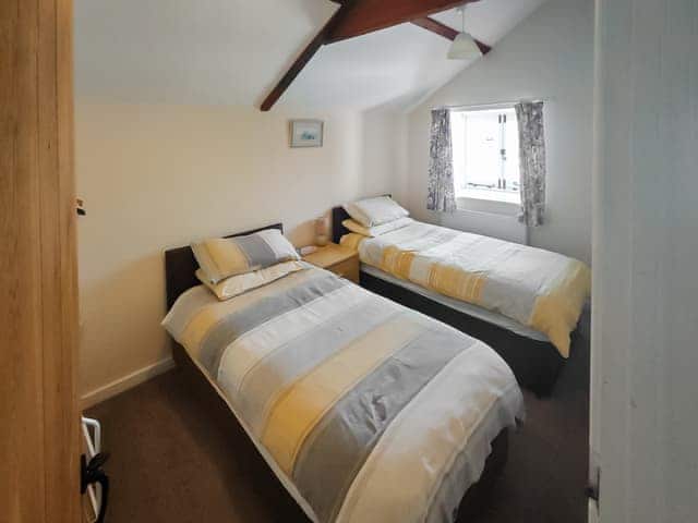 Twin bedroom | The Old Engine House - Bridge Farm, Drimpton, near Beaminster