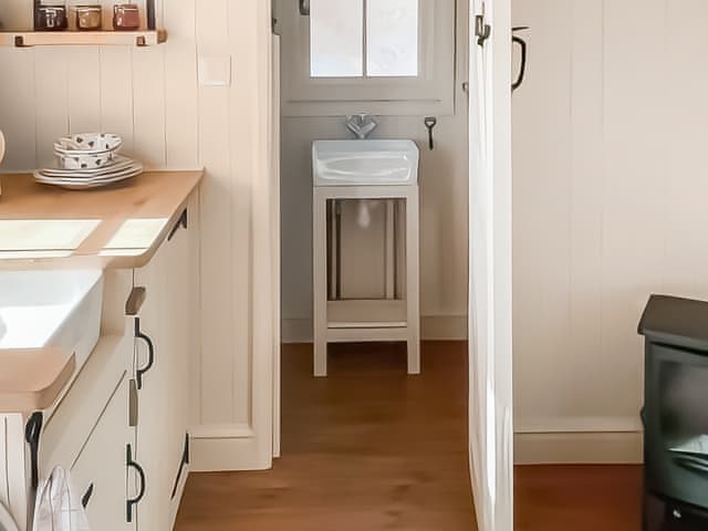 Kitchen area | Blossom&rsquo;s Lodge, Laneham