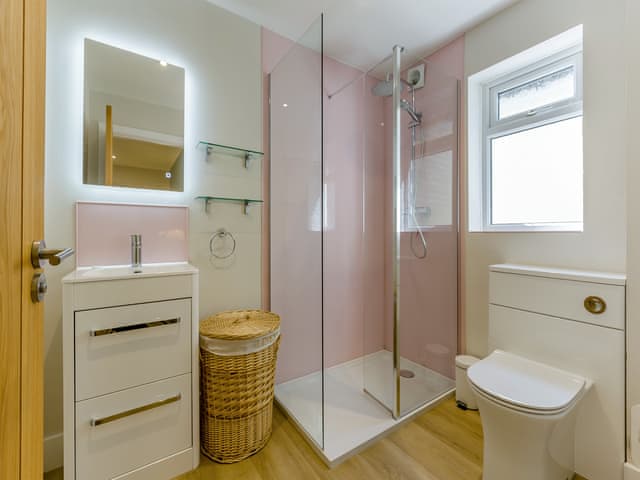 Shower room | Sanderlings, Brancaster