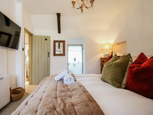 Double bedroom | Crumble Cottage, Bradford-on-Avon