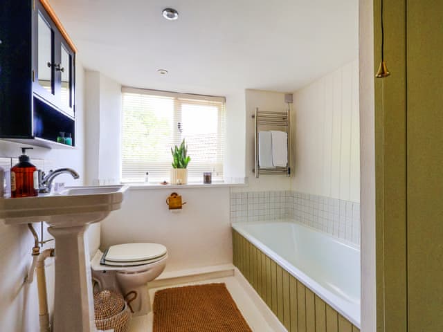 Bathroom | Crumble Cottage, Bradford-on-Avon