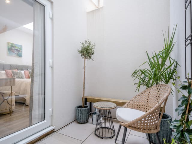 Sitting-out-area | Waterside, Ventnor