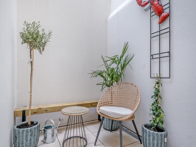 Sitting-out-area | Waterside, Ventnor