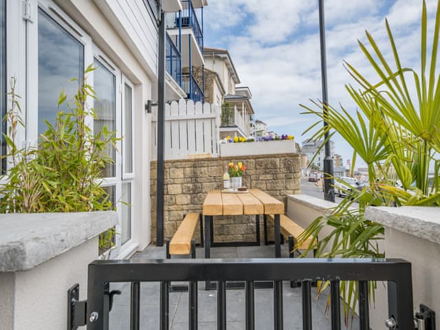 Sitting-out-area | Waterside, Ventnor