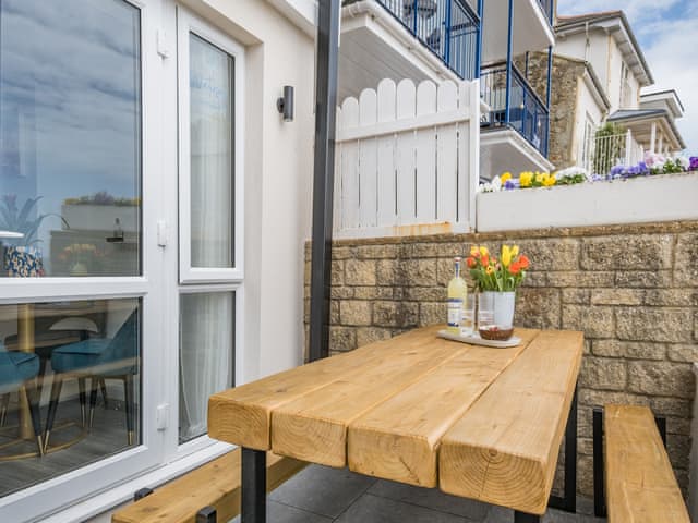 Sitting-out-area | Waterside, Ventnor