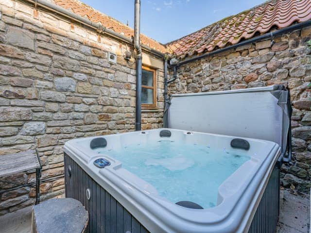 Hot tub | Tavern Cottage - Tavern Cottages, Newsham, near Richmond